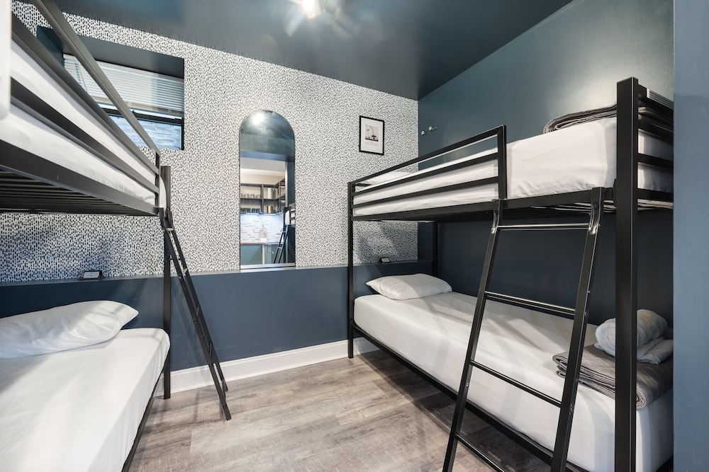 Wrigleyville Suites - photo 13