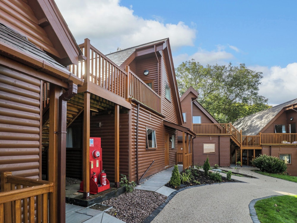 Classic Lodge 30 — 4-Star Luxury Hotel in Rhyl, United Kingdom