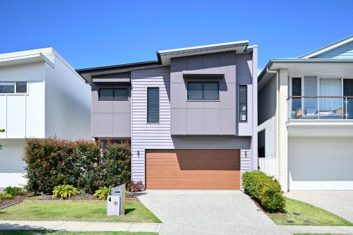 Stylish Beachside 4 b r Dream Home 8 guests ZD7 — 4-Star Luxury Hotel in Sunshine Coast, Australia