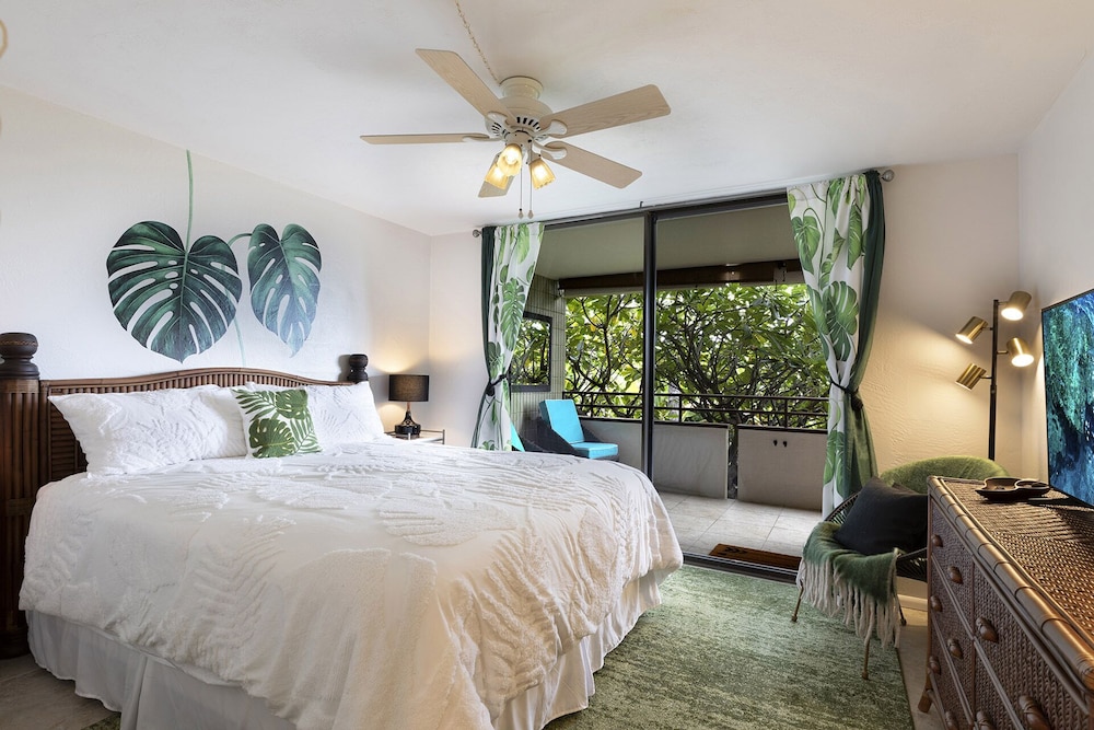 White Sands Village Oceanfront — 4-Star Luxury Hotel in Kailua-Kona, United States