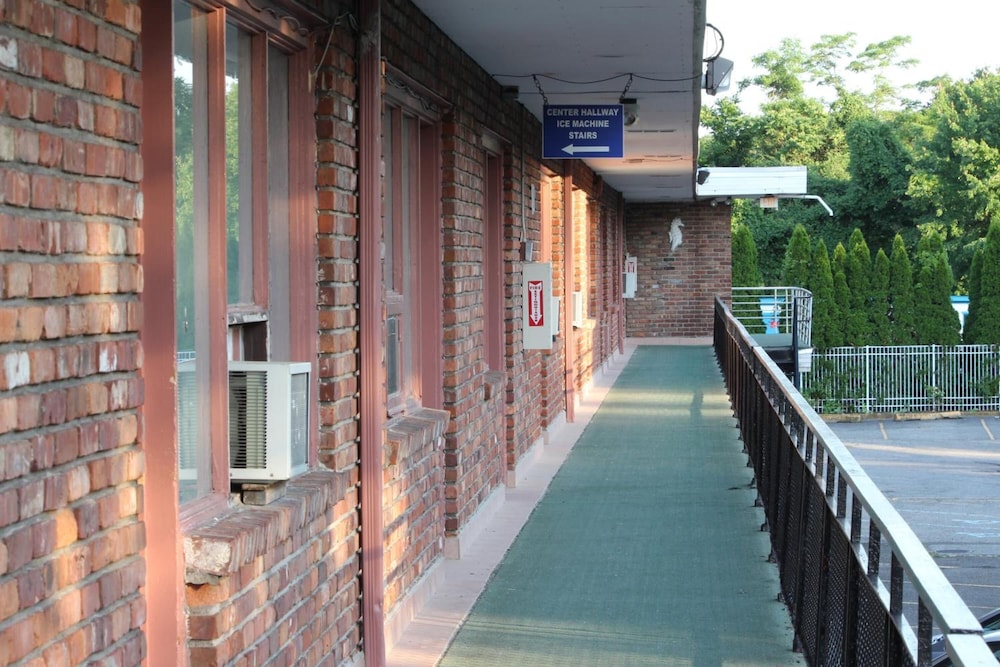 Tides Motor Inn at Stehli Beach - photo 13