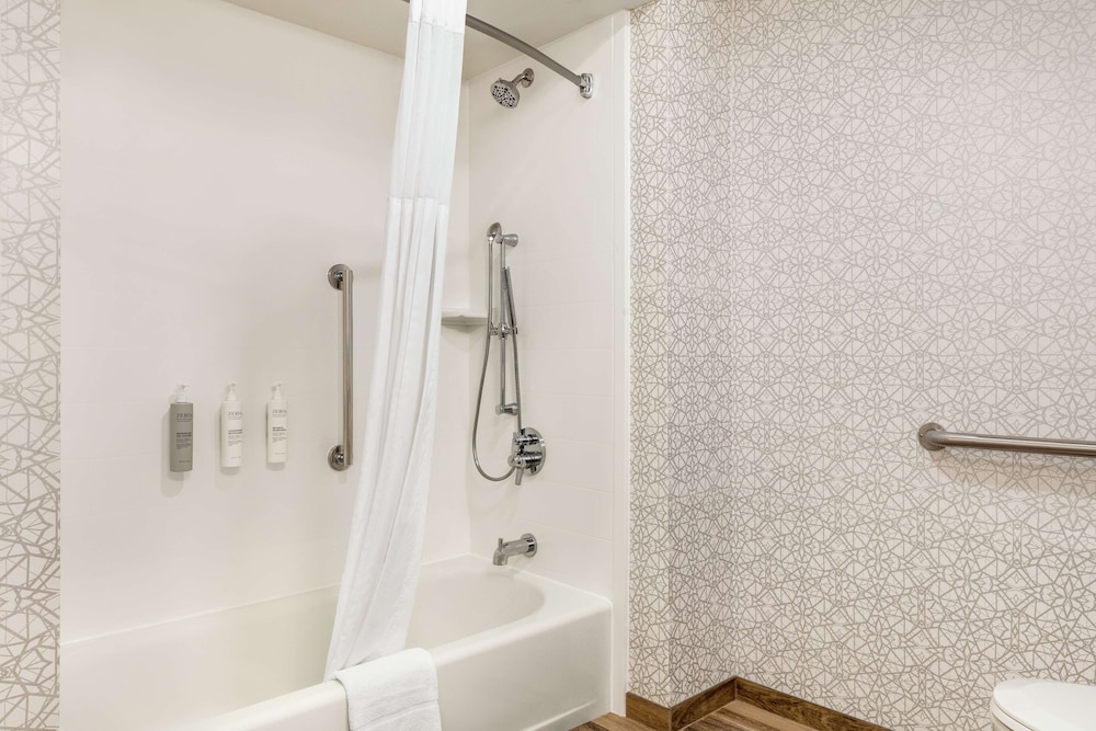 Hampton Inn & Suites Valparaiso - photo 24