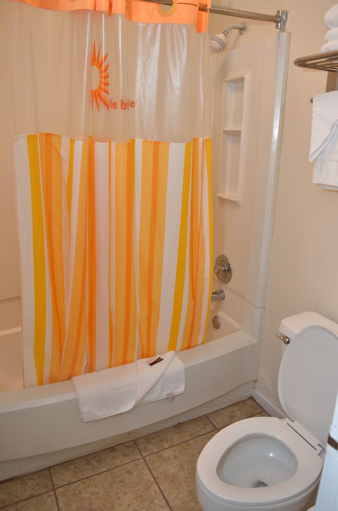 Winton Inn & Suites - photo 8