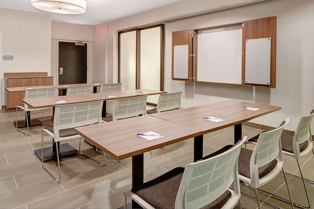Microtel Inn & Suites By Wyndham Philadelphia Airport Ridley - photo 12