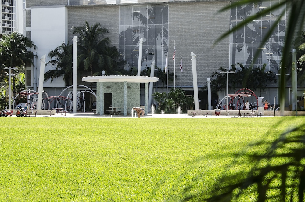 Sunny Isles Suites - photo 31
