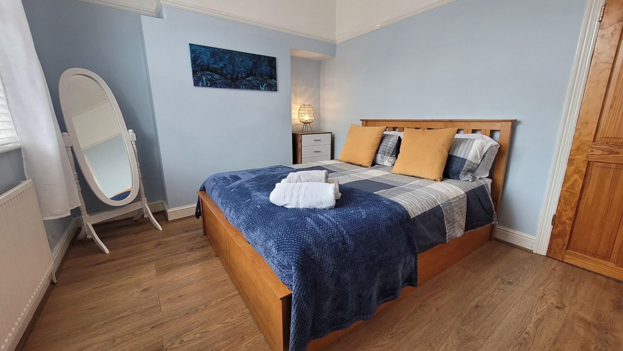 Charming Terrace Steps from City Walls and River — 4-Star Luxury Hotel in York, United Kingdom