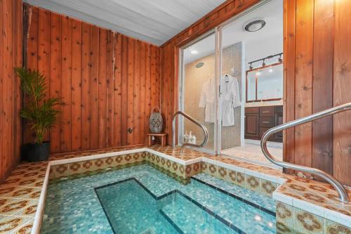 Golf Cart Jacuzzi Surfing Abode on Hutchinson Island in Fort Pierce, United States