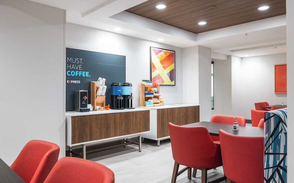 Holiday Inn Express Hotel & Suites St. Robert by IHG - photo 48