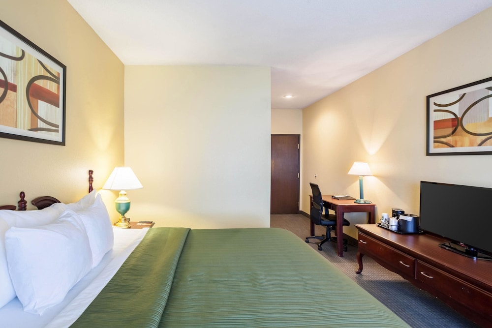 Quality Inn & Suites Lincoln North - photo 11