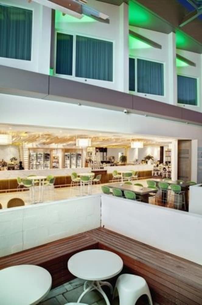 Walkers Arms Hotel — 4-Star Luxury Hotel in Adelaide, Australia