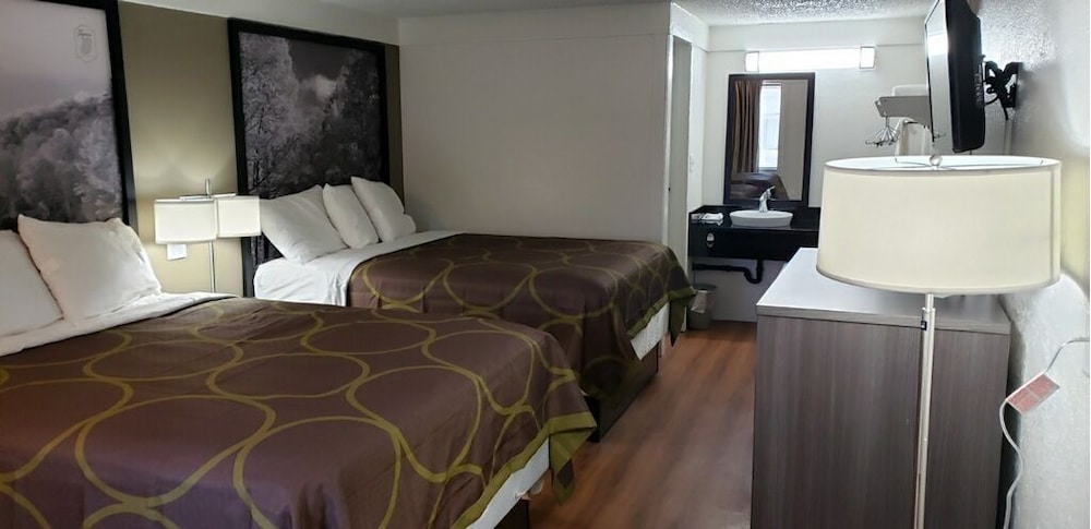 Super 8 by Wyndham Asheville Biltmore - photo 3