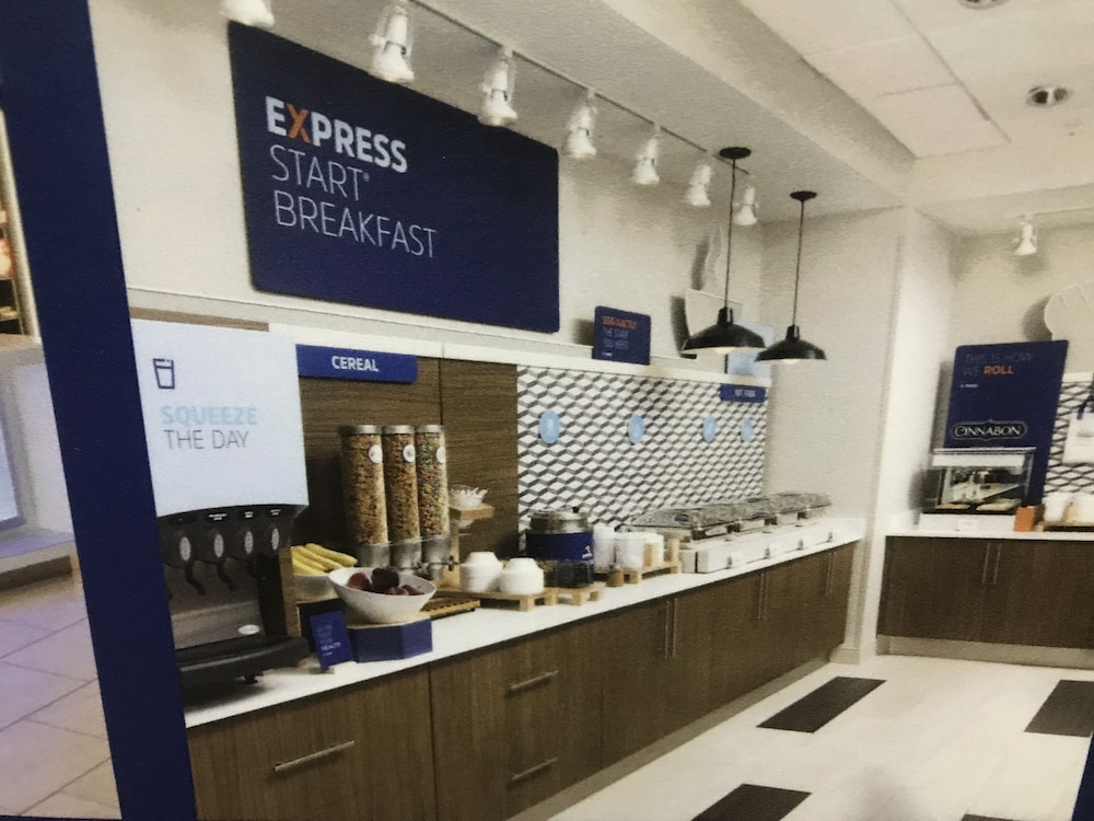 Holiday Inn Express and Suites Winona North by IHG - photo 41