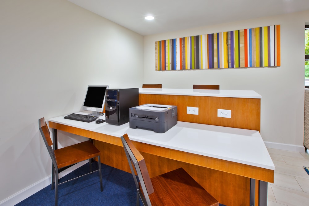 Holiday Inn Express & Suites Milford by IHG - photo 25