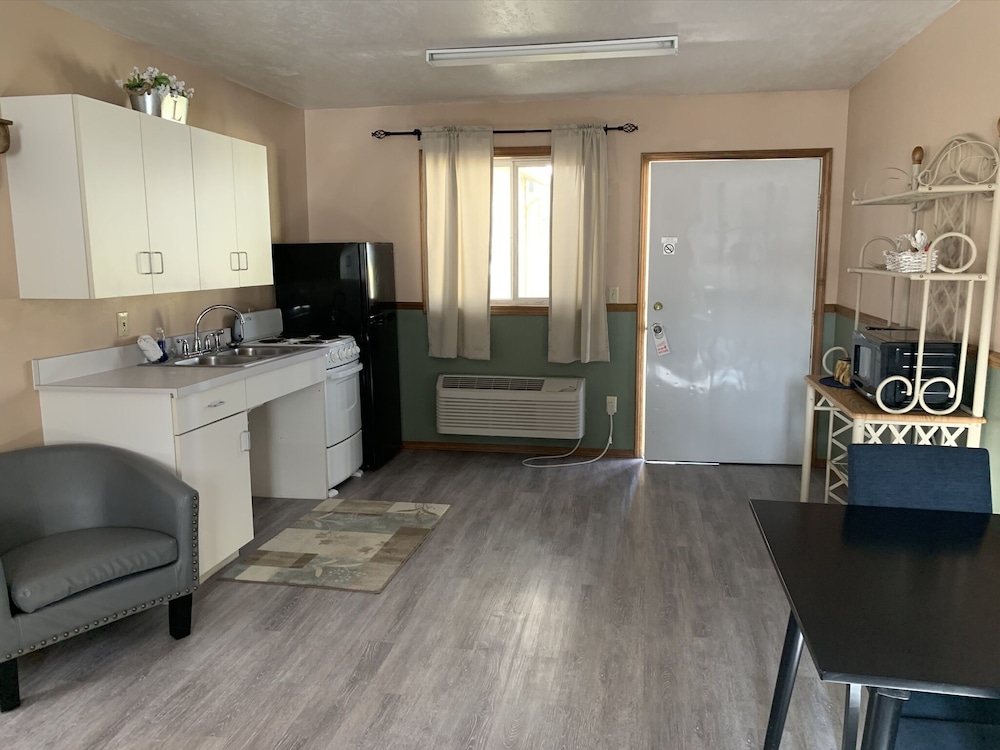 Lamplighter Cabins & Suites - photo 5