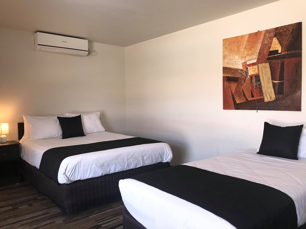 Guiding Star Motel & Hotel — Brooklyn — photo 4
