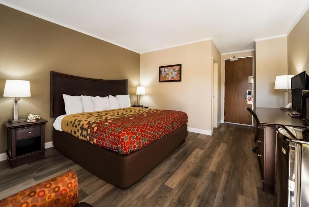 Perry Inn & Suites National Fairground I 75 — hotel in Perry