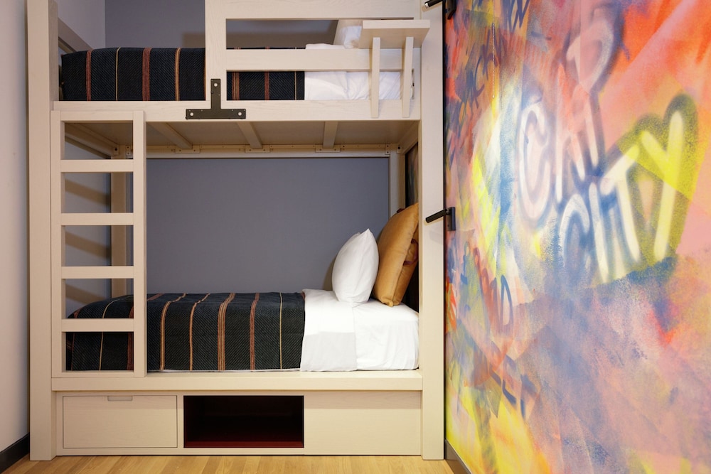Moxy Richmond Downtown - photo 21