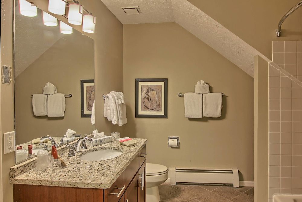 Pointes North Inn - photo 23