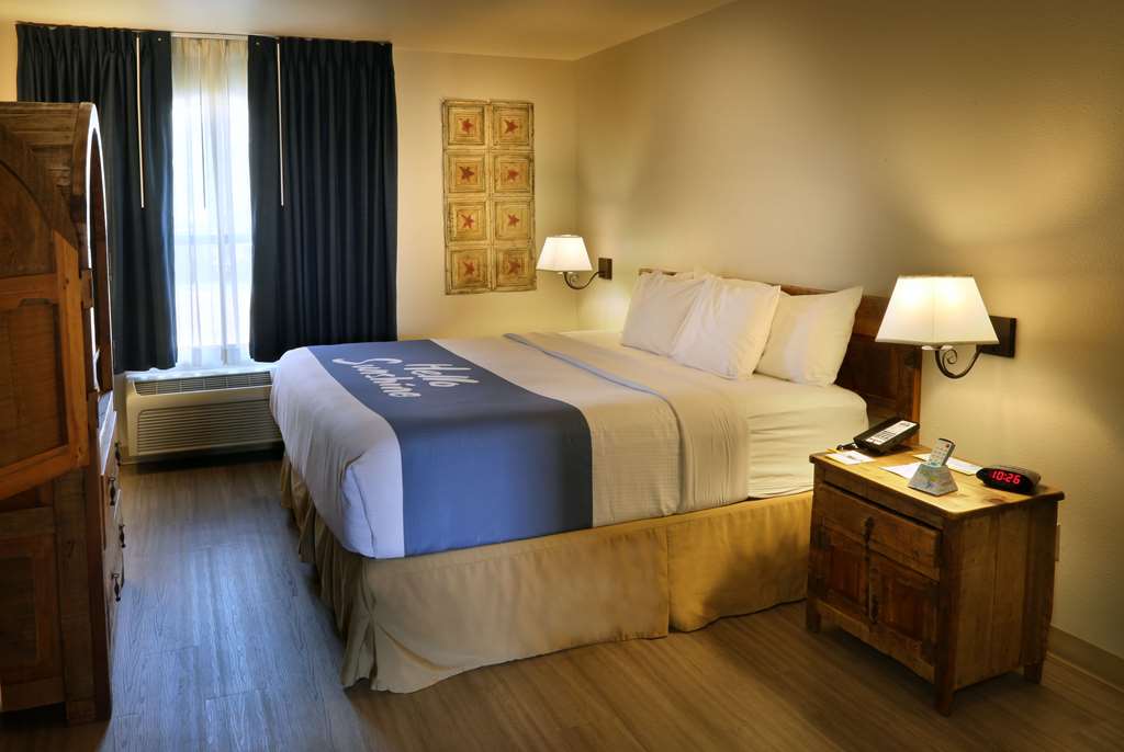 Days Inn & Suites by Wyndham Llano - photo 12