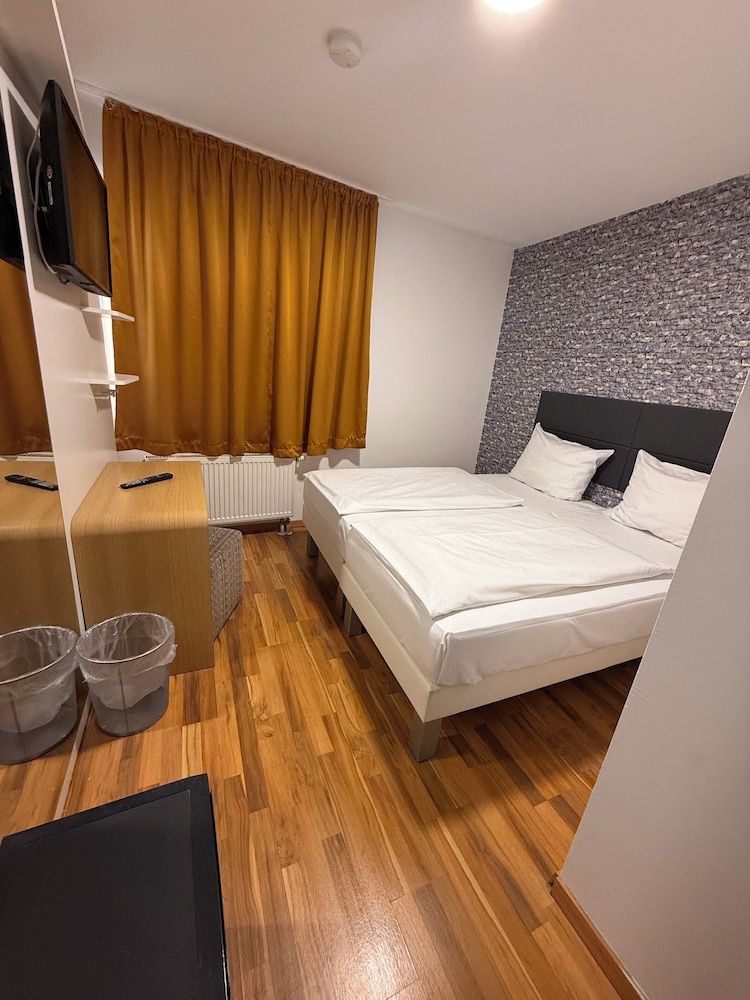 Eurocity Hotel — hotel in Bruchkoebel