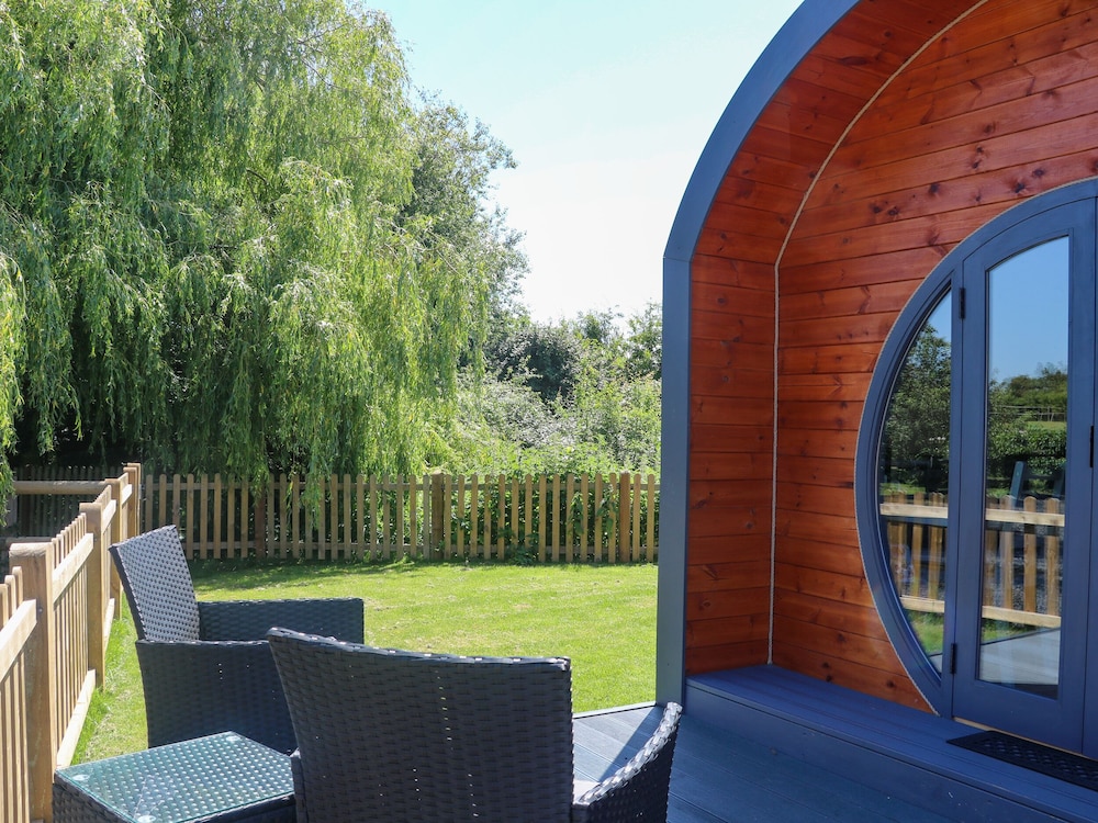 Willow Pod - carbon neutral hotel in Arundel