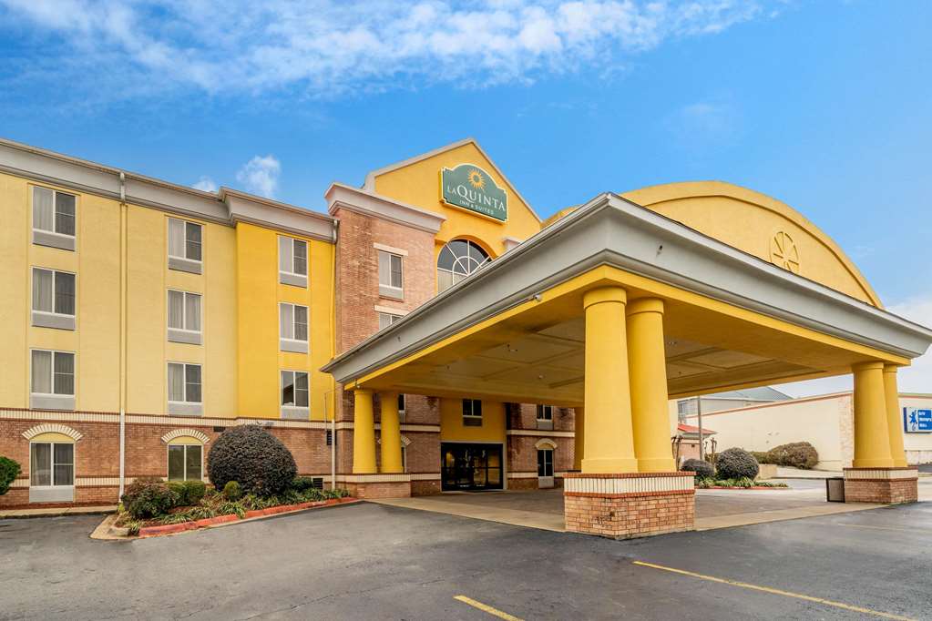 La Quinta Inn & Suites by Wyndham Hot Springs - photo 6