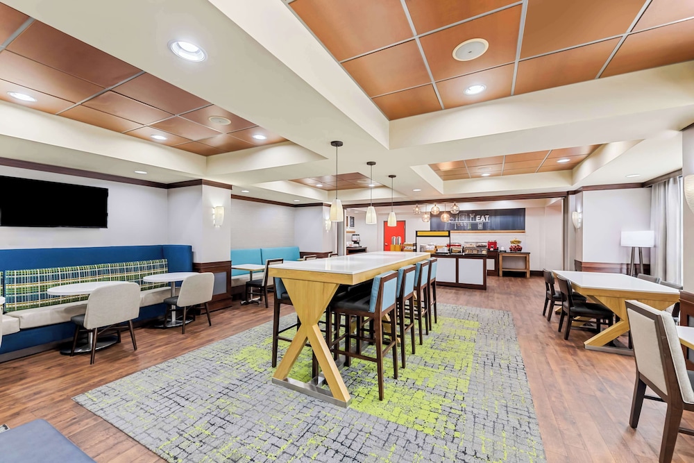 Hampton Inn Chattanooga North Ooltewah - photo 36