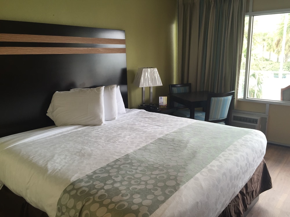Blu Atlantic Oceanfront Hotel & Suites - photo 3
