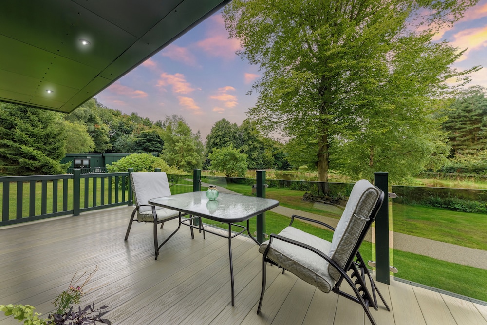 Secret Waterside Lodges in Worcestershire in Worcester, United Kingdom