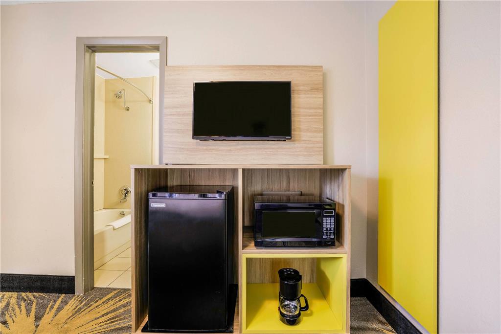 Days Inn by Wyndham Cortez - photo 26