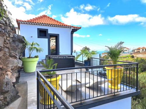 Espirito do Mar Premium Villa with Jacuzzi — 4-Star Luxury Hotel in Estreito Da Calheta, Portugal