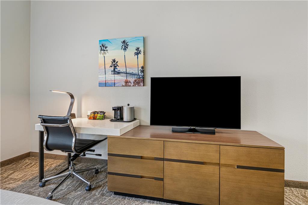 Best Western Valencia Six Flags Inn & Suites - photo 17