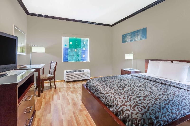 Days Inn & Suites by Wyndham Marquez - photo 8