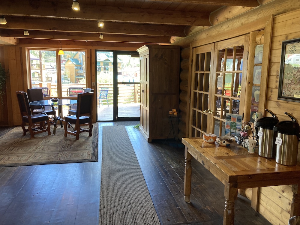 The Boulder Creek Lodge - photo 7
