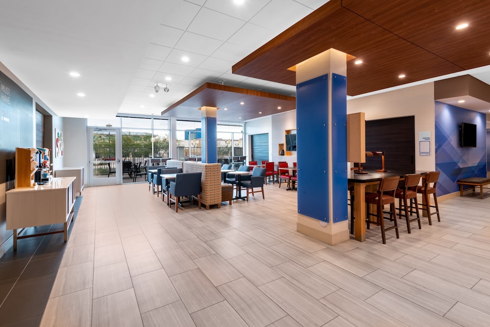 Holiday Inn Express & Suites Phoenix Airport North by IHG - photo 121