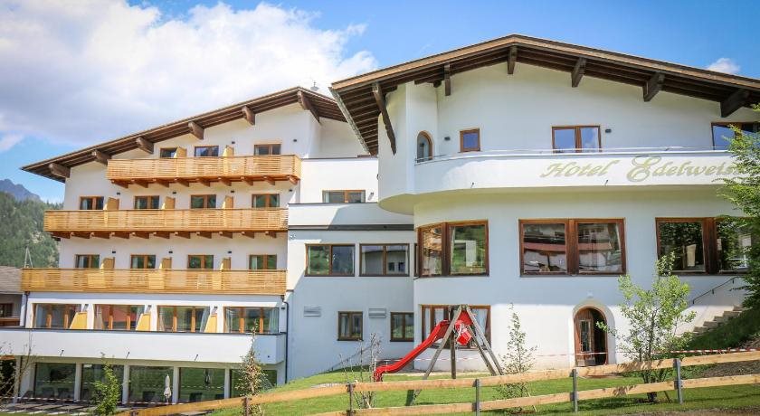 Hotel Edelweiss Superior - carbon neutral hotel in Nauders