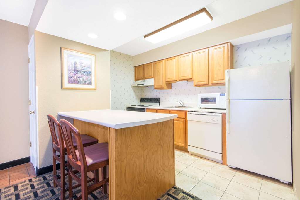 Hawthorn Extended Stay by Wyndham Wichita - photo 8