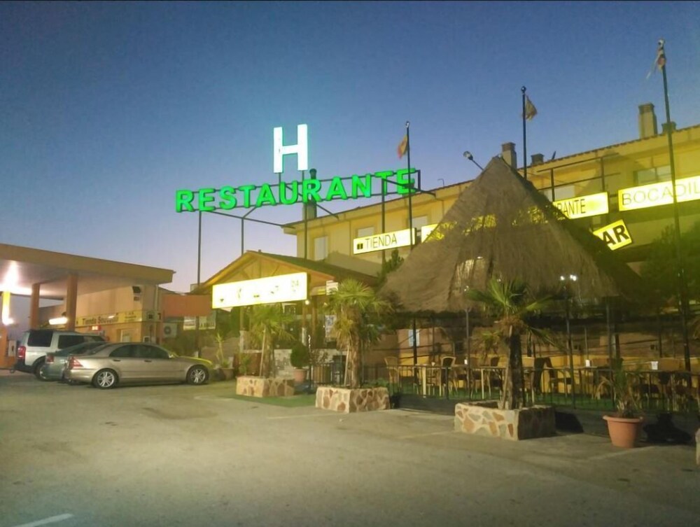 Hotel Restaurante Mirasierra - carbon neutral hotel in Baza