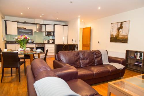 Spacous Dublin Escape 3BR Ensuited Free Parking — 4-Star Luxury Hotel in Dublin, Republic of Ireland