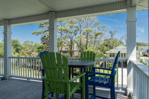 Southern Charm by Oak Island Accommodations - photo 18