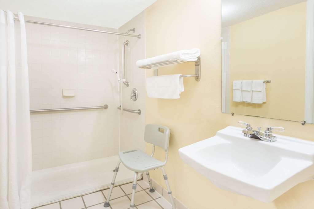 Days Inn by Wyndham Staunton - photo 11