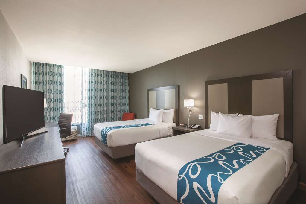 La Quinta Inn & Suites by Wyndham Tulsa Broken Arrow - photo 14