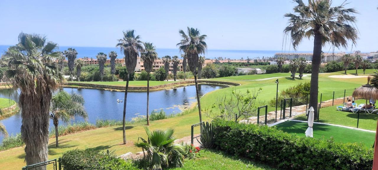 Appartement de Standing Avec Vue Mer Et Golf — 4-Star Luxury Hotel in Casares, Spain