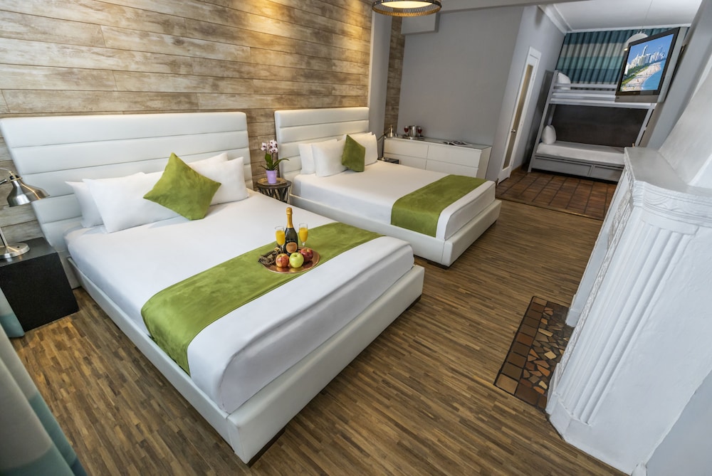 Chesterfield Hotel & Suites - photo 33
