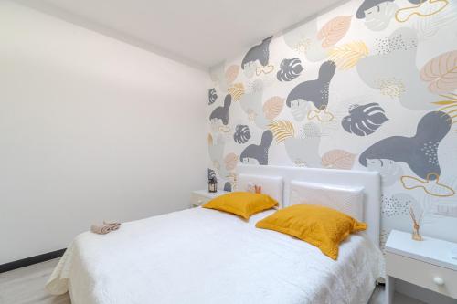 GuestHost Lovely & Cozy Apartment with Terrace — 4-Star Luxury Hotel in Chiavari, Italy