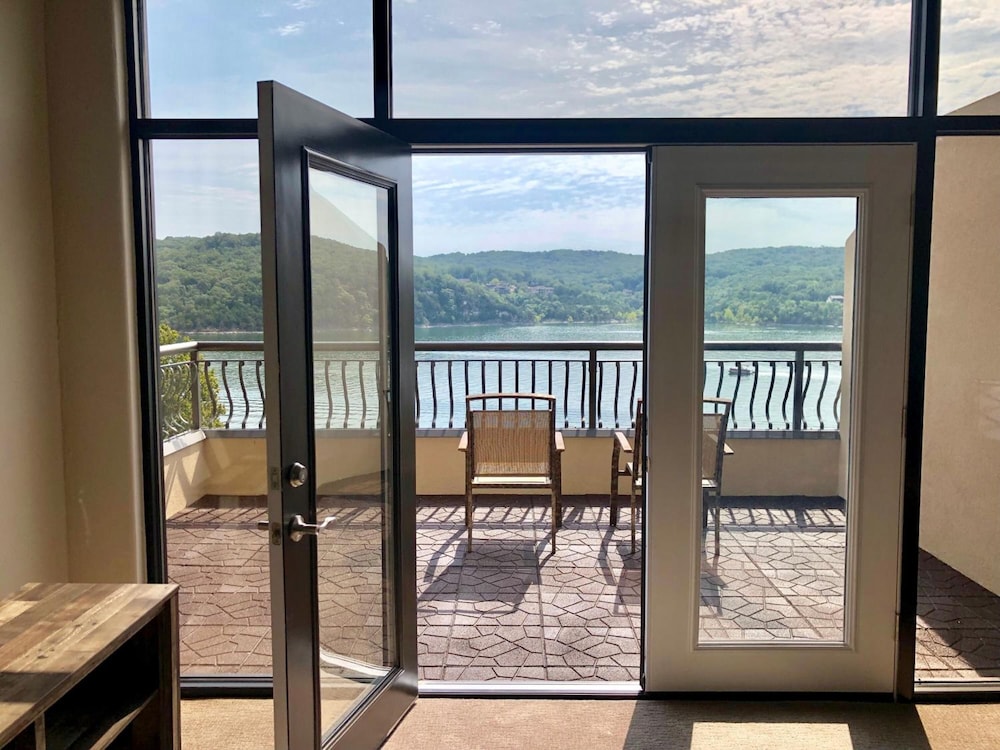 D'Monaco Luxury Resort - photo 36