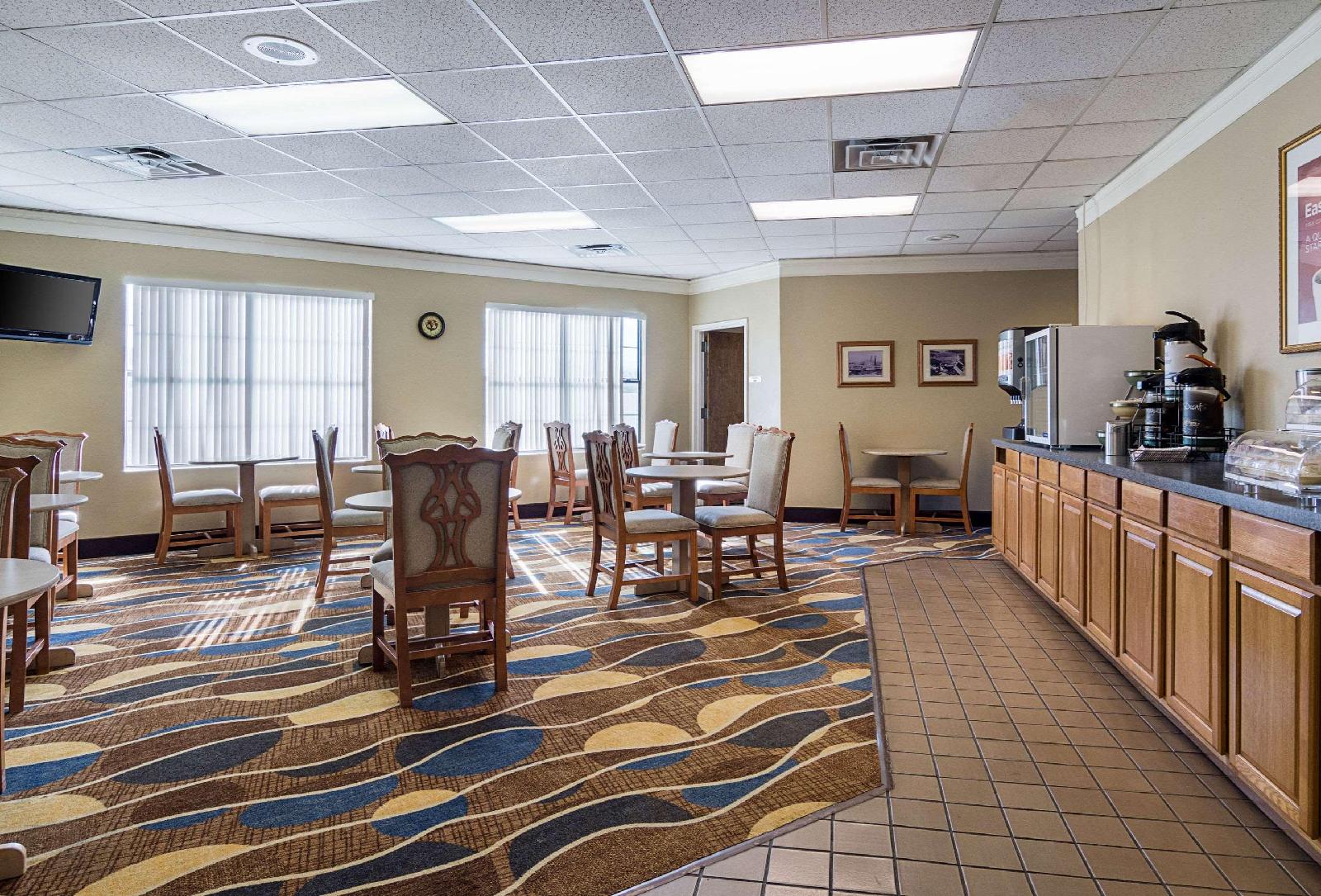 Econo Lodge - photo 23