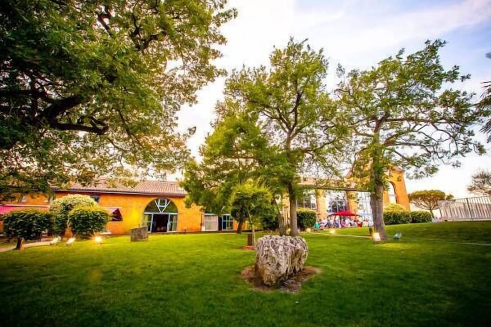 Les Ecuries de la Tour — hotel in Mondonville