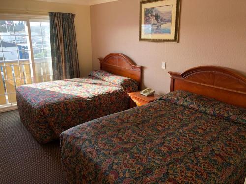 Gateway Thunderbird Motel - photo 5