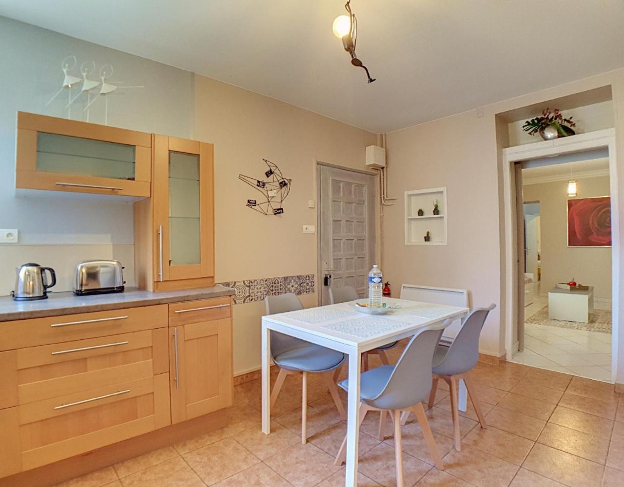 Stop Chez M Cozy # Qualite # Confort # Simplicite — hotel in Pierre-Benite